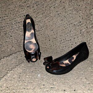 VIVIENNE WESTWOOD X MELISSA-Black/Tortoise Shell Bow Flats-Sz 36/5-Excellent